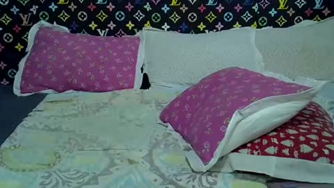 Snapshot of velvet_temptress chatting on 12.16.25 velvet online show from 12.16.25