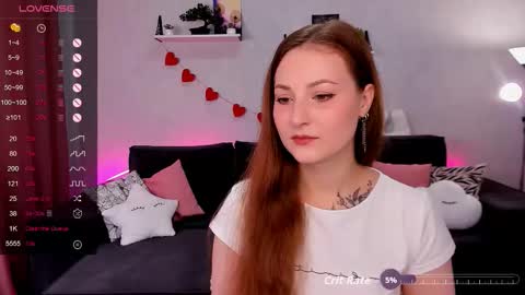 Snapshot of velvetcherry_ chatting on 09.26.25 Mia online show from 09.26.25