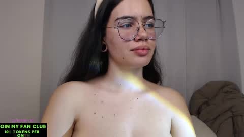 Snapshot of velvetcrystal chatting on 03.12.25  Crystal         PVT OPEN online show from 03.12.25