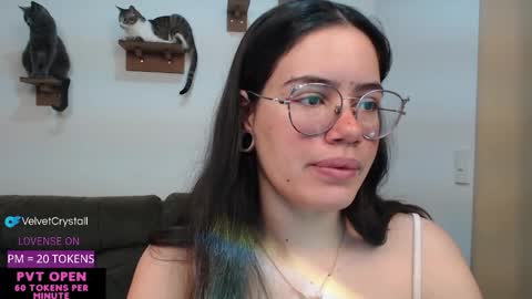 Snapshot of velvetcrystal chatting on 09.20.25  Crystal         PVT OPEN online show from 09.20.25