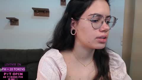 Snapshot of velvetcrystal chatting on 09.21.25  Crystal         PVT OPEN online show from 09.21.25