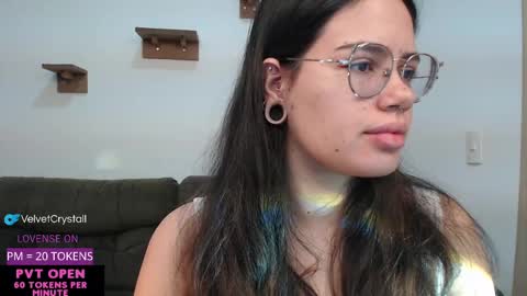 Snapshot of velvetcrystal chatting on 09.25.25  Crystal         PVT OPEN online show from 09.25.25