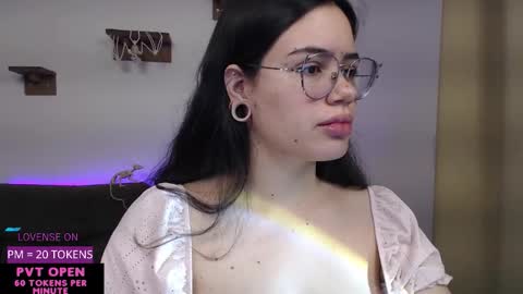 Snapshot of velvetcrystal chatting on 10.02.25  Crystal         PVT OPEN online show from 10.02.25