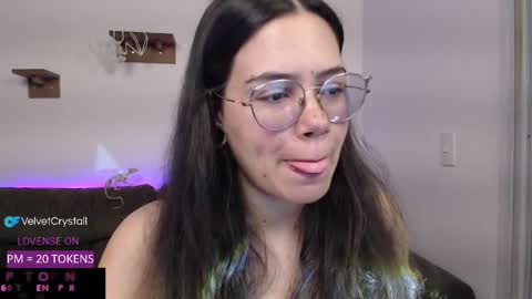 Snapshot of velvetcrystal chatting on 10.10.25  Crystal         PVT OPEN online show from 10.10.25