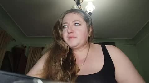 Snapshot of velvetdream884 chatting on 05.14.26 Elif online show from 05.14.26
