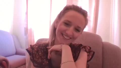 Snapshot of velvetintuition chatting on 05.05.26 velvetintuition online show from 05.05.26