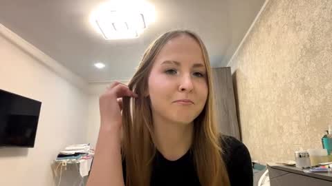 Snapshot of velvetmary chatting on 11.18.25 Rachel online show from 11.18.25