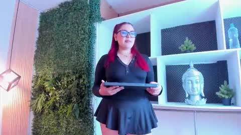 Snapshot of velvetscarlett chatting on 02.26.26 velvetscarlett online show from 02.26.26