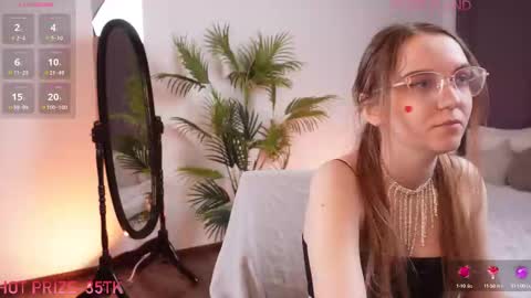 Snapshot of velvetvalkyries chatting on 02.23.25 CLEOshort hair TIna long hair online show from 02.23.25