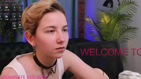 Snapshot of velvetvalkyries chatting on 03.02.25 CLEOshort hair TIna long hair online show from 03.02.25