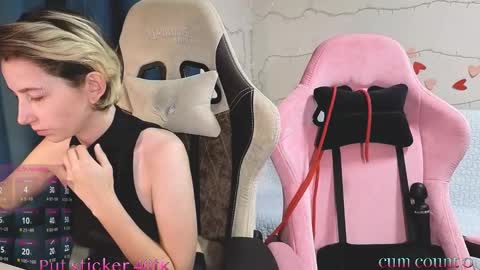 Snapshot of velvetvalkyries chatting on 09.14.25 CLEOshort hair TIna long hair online show from 09.14.25