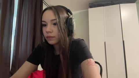 Snapshot of venessasatterwhite chatting on 06.19.26 Milla online show from 06.19.26