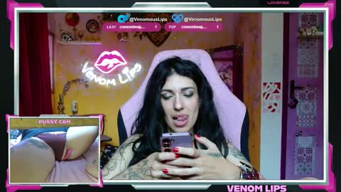 Snapshot of venomouslips chatting on 10.09.25 VenomLips online show from 10.09.25