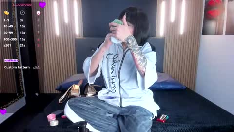 Snapshot of venus_medussa chatting on 10.27.25 Medussa online show from 10.27.25