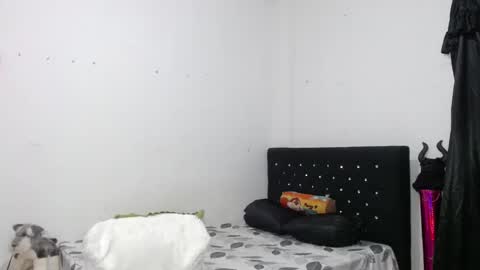 Snapshot of venus_menoza chatting on 02.10.25 venus_menoza online show from 02.10.25
