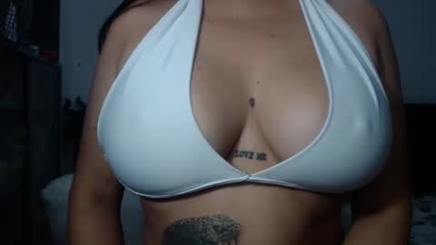 Snapshot of venus_menoza chatting on 03.02.25 venus_menoza online show from 03.02.25