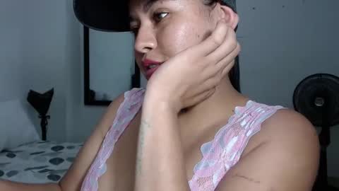 Snapshot of venus_menoza chatting on 09.10.25 venus_menoza online show from 09.10.25