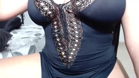 Snapshot of venus_menoza chatting on 09.11.25 venus_menoza online show from 09.11.25