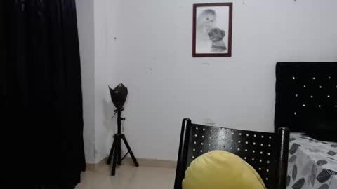 Snapshot of venus_menoza chatting on 10.19.25 venus_menoza online show from 10.19.25