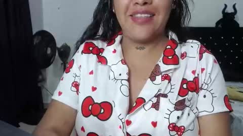 Snapshot of venus_menoza chatting on 10.25.25 venus_menoza online show from 10.25.25