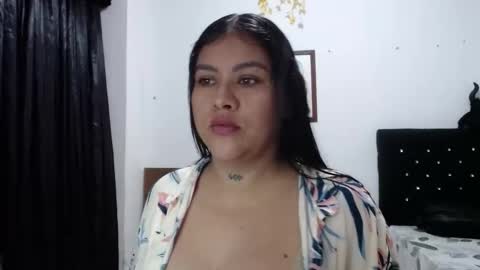 Snapshot of venus_menoza chatting on 12.22.25 venus_menoza online show from 12.22.25