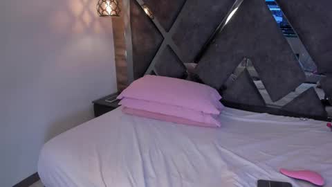 Venus online show from 04.15.26