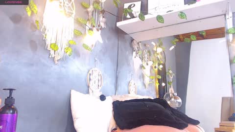 Snapshot of venusbsq chatting on 12.25.24 Venus online show from 12.25.24