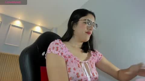Snapshot of venusgreys1 chatting on 06.16.26 VENUS online show from 06.16.26
