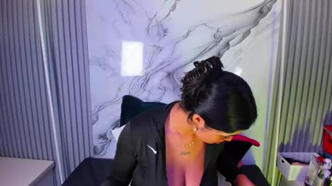 Snapshot of venusowen_ chatting on 05.13.26 Venusowen online show from 05.13.26