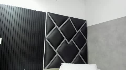 venuss09 online show from 10.31.25