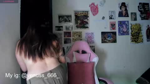 Snapshot of venussx_x chatting on 10.16.25 Venus MY BDAY 29 SEPT online show from 10.16.25