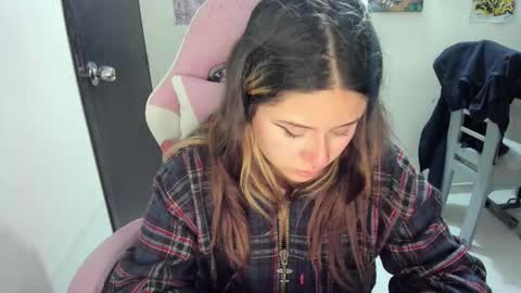 Snapshot of venussx_x chatting on 11.11.25 Venus MY BDAY 29 SEPT online show from 11.11.25