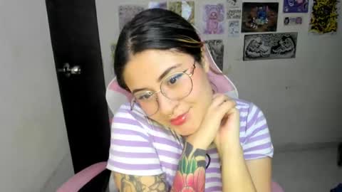 Snapshot of venussx_x chatting on 12.20.25 Venus MY BDAY 29 SEPT online show from 12.20.25