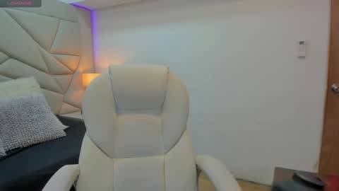 Snapshot of venusxneo chatting on 10.03.25 venusxneo online show from 10.03.25