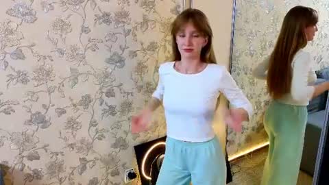 Snapshot of verdginiarebell chatting on 06.17.26 Verdgine online show from 06.17.26