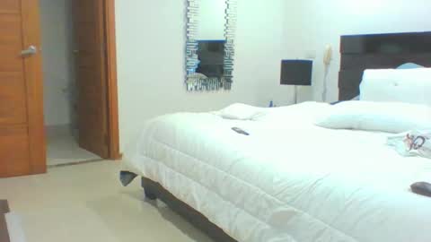 Snapshot of vergagolosa22 chatting on 09.17.25 vergagolosa22 online show from 09.17.25