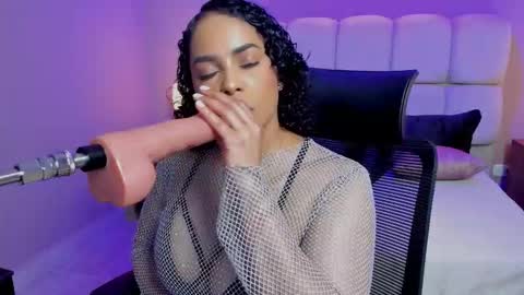 Snapshot of vero_milff chatting on 11.27.25 Vero online show from 11.27.25