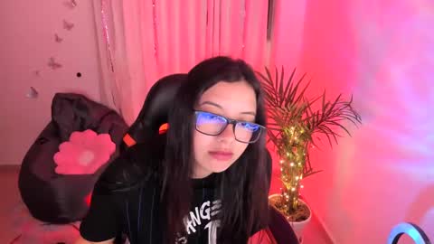 Snapshot of verolake chatting on 02.17.25 Verolake online show from 02.17.25