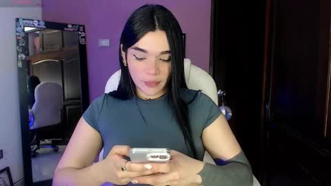 Snapshot of veronica_118 chatting on 02.24.25 veronica_118 online show from 02.24.25