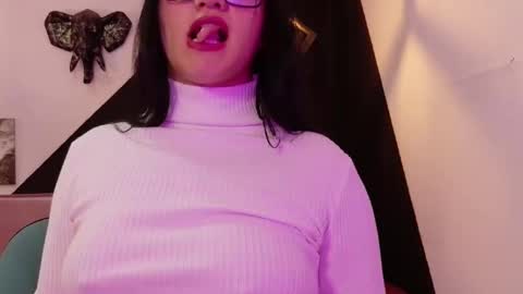 Snapshot of veronica_lewis_ chatting on 12.01.25 online show from 12.01.25