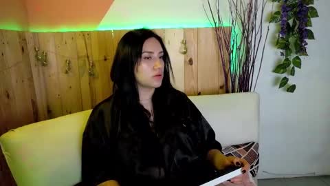 Snapshot of veronica_lewis_ chatting on 12.16.25 online show from 12.16.25