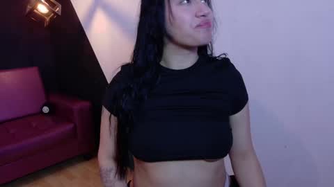 Snapshot of veronica_lewis_ chatting on 12.19.25 online show from 12.19.25