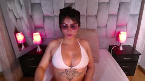 Snapshot of veronica_saenzz1 chatting on 01.18.25 Vero online show from 01.18.25