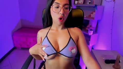 Snapshot of veronicacream_ chatting on 04.19.26 VeronicaCream online show from 04.19.26