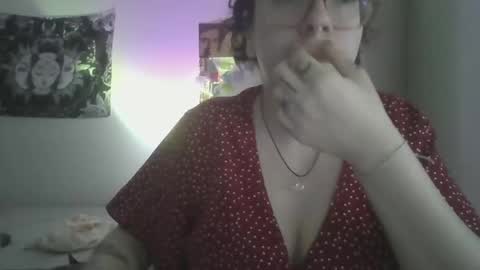 Snapshot of veronicadiscovery chatting on 11.30.25 veronicadiscovery online show from 11.30.25