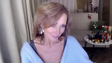Snapshot of veronicagilbert chatting on 12.24.24 Helen online show from 12.24.24