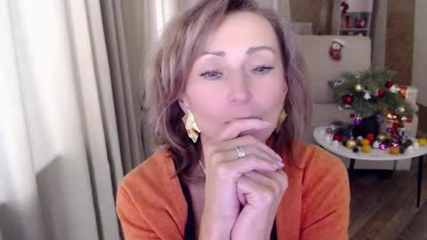 Snapshot of veronicagilbert chatting on 12.26.24 Helen online show from 12.26.24