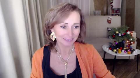 Snapshot of veronicagilbert chatting on 12.26.24 Helen online show from 12.26.24
