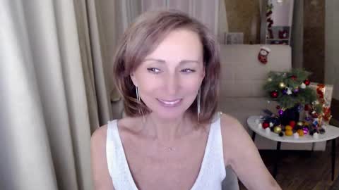 Snapshot of veronicagilbert chatting on 12.27.24 Helen online show from 12.27.24