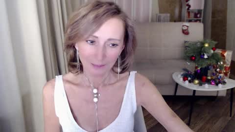 Snapshot of veronicagilbert chatting on 12.27.24 Helen online show from 12.27.24